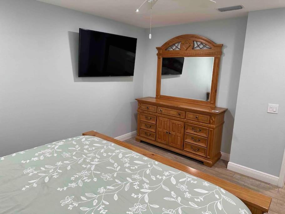 Lake Valrico'S Camelot Court With Heated Pool & Access To Private Lake Exterior photo